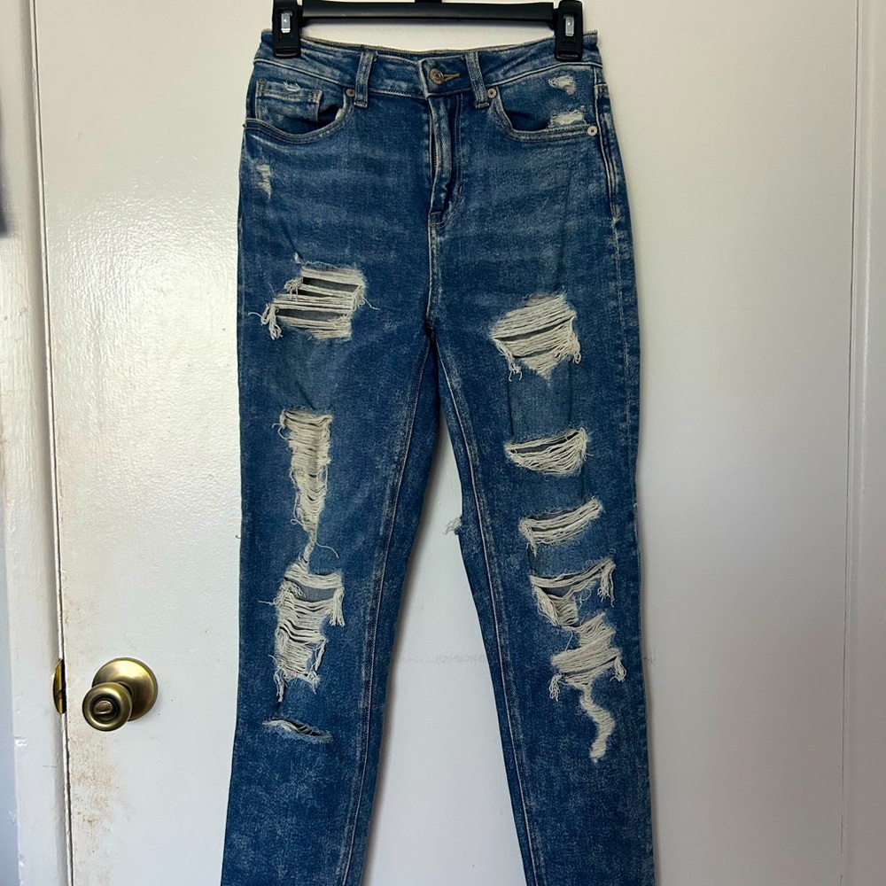 American Eagle Ripped mom jeans
